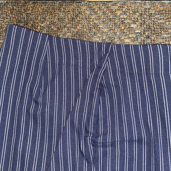 Chico’s Ankle Pant - Picture 2 of 8